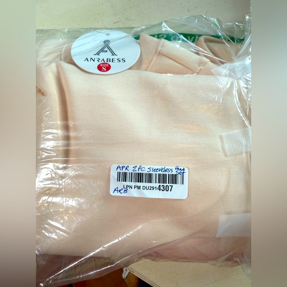 NWT 2PC TRAVEL ‘APRICOT’ BEIGE SET-S - Picture 17 of 17